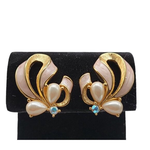 Trifari Pink Ribbon Clip On Earring 1990s Faux Pearl Aurora Borealis Rhinestone - Picture 2 of 15